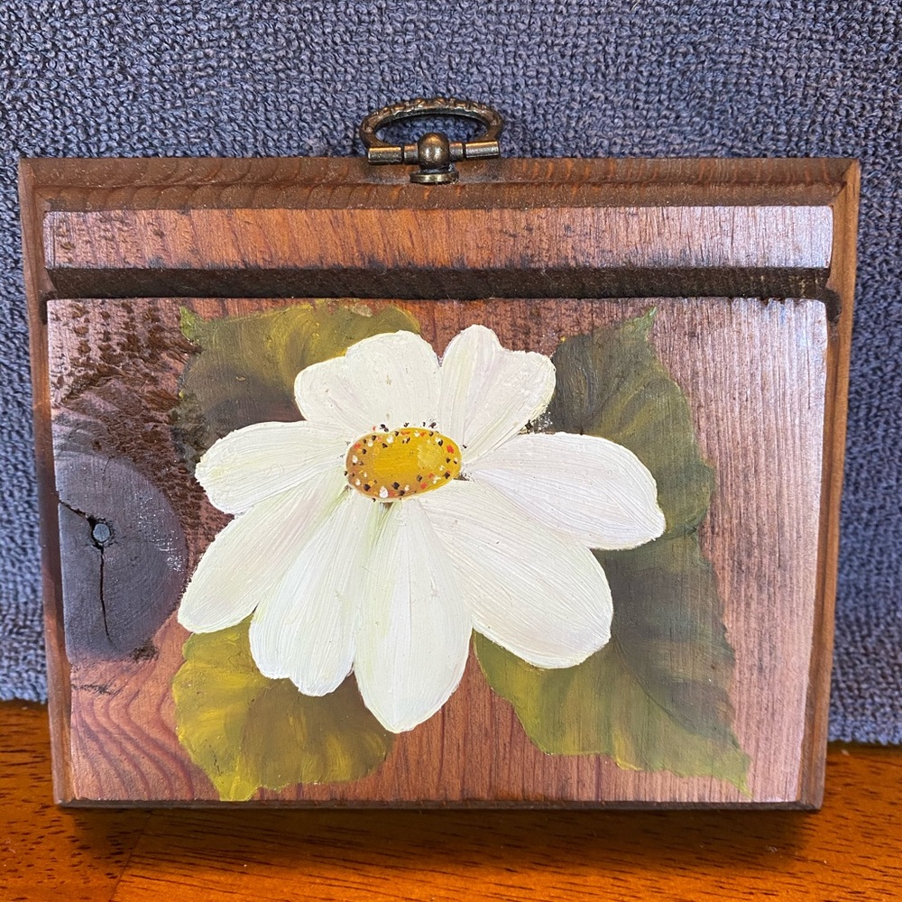 Wood recipe/note/mail holder with painted flower